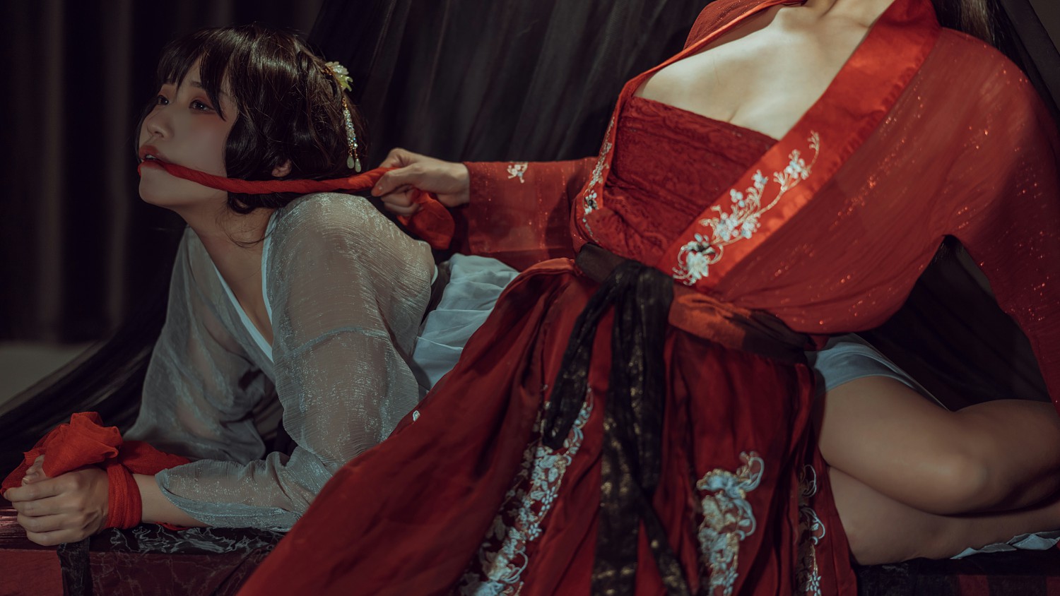 秋和柯基(夏小秋秋秋) - 昏红帐