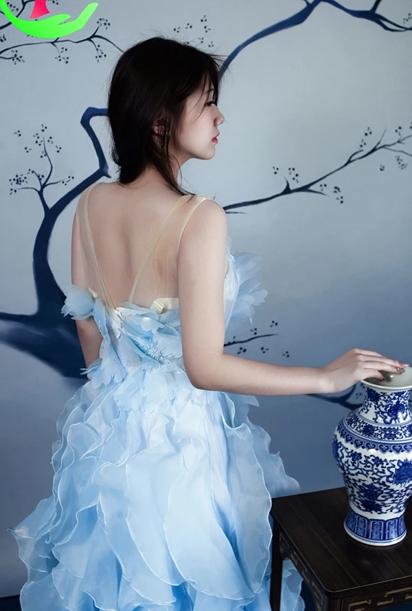 庸懒侧麻花大一学妹青花瓷无圣光人体套图