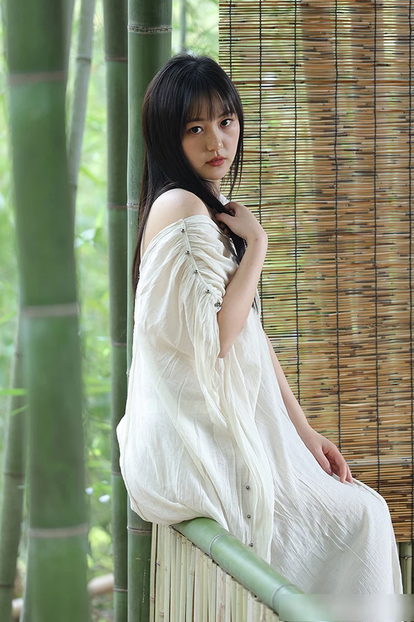 素人美女模特@糖糖 白衣竹林露出无圣光